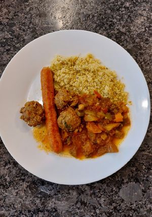 Une photo de Couscous merguez et boulettes de bœuf rapide