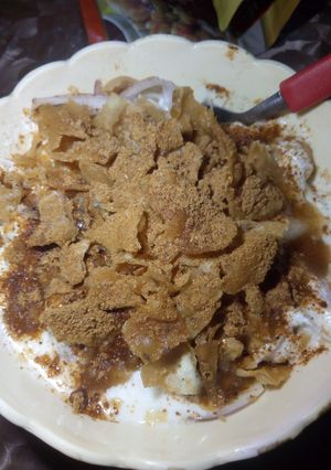 A picture of Dahi Phulki Chat.