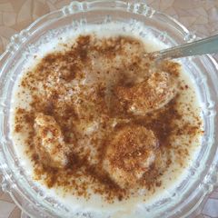 A picture of Dahi vada.
