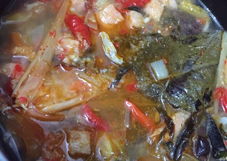 Cara mudah Menyiapkan Soup Salmon asam pedas Lezat