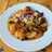 Patatas de guarnición con huevos y jamón