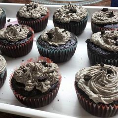 A picture of Oreo buttercream cheese frosting.