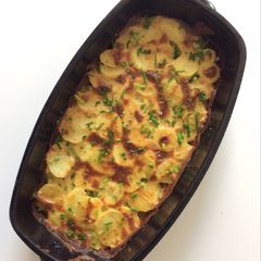 A picture of Cheese&Garlic Baked Potatos.