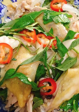 Hình của món Gỏi Gà Xé Phay.