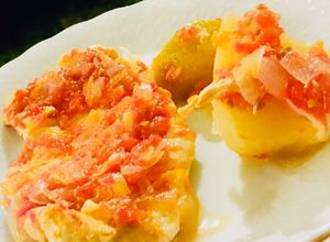 Una foto de PECHUGAS DE POLLO FILETEADAS CON SALSA TIPO CRIOLLA 🤗😋🤩🤗