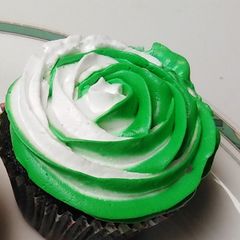 A picture of Green velvet cupcakes.