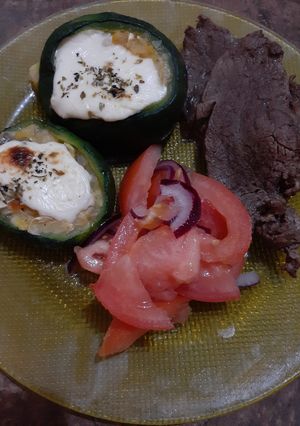 Una foto de Cena sin carbohidratos zapallitos rellenos