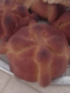 Una foto de Pan de muerto de guayaba