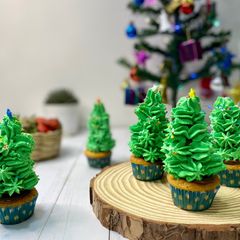 A picture of Christmas Tree Cupcakes.