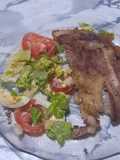 Dos (2) ensaladas con bife y hamburguesas