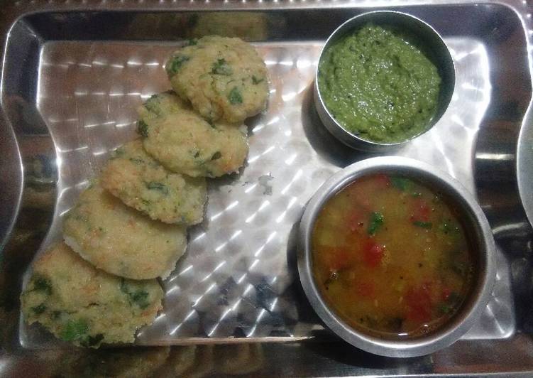 Vegetable idli,sambhar or coconut ki chutney