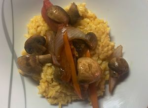 Una foto de Risotto al ají amarillo con champis saltados