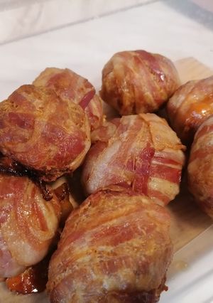 Sajtos - baconos fasírt golyó recept fotója
