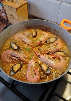 Una foto de Paella Mixta con costilleja de cerdo