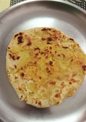 A picture of Aloo ka paratha.