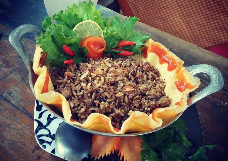 Cara Gampang Membuat Nasi Goreng Kluwek, Bikin Ngiler