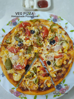 वेज पिज़्ज़ा (Veg pizza recipe in Hindi) रेसिपी मुख्य फोटो