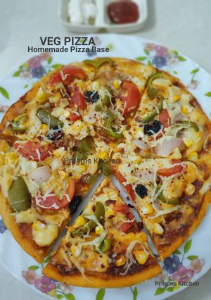 वेज पिज़्ज़ा (Veg pizza recipe in Hindi) रेसिपी मुख्य फोटो