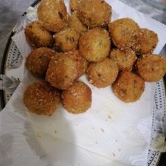 A picture of Potato cheese ball.