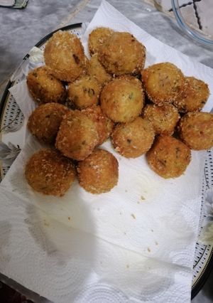 A picture of Potato cheese ball.
