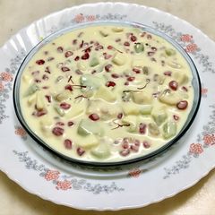 A picture of Fruit shrikhand.