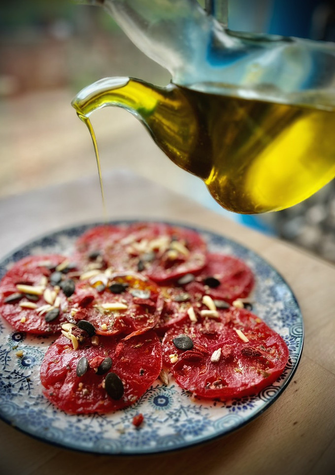 Una foto de Tomate azul con bayas de goji
