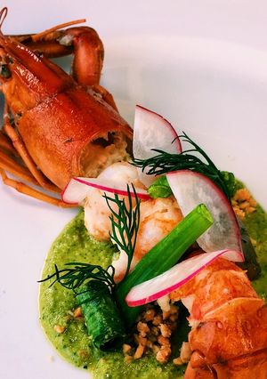 รูปของ กุ้งก้ามแดงลุยสวน