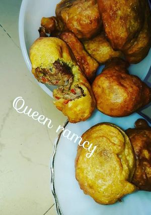 A picture of Stuffed puff puff.