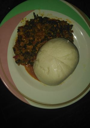 A picture of Semo and vegetable soup.