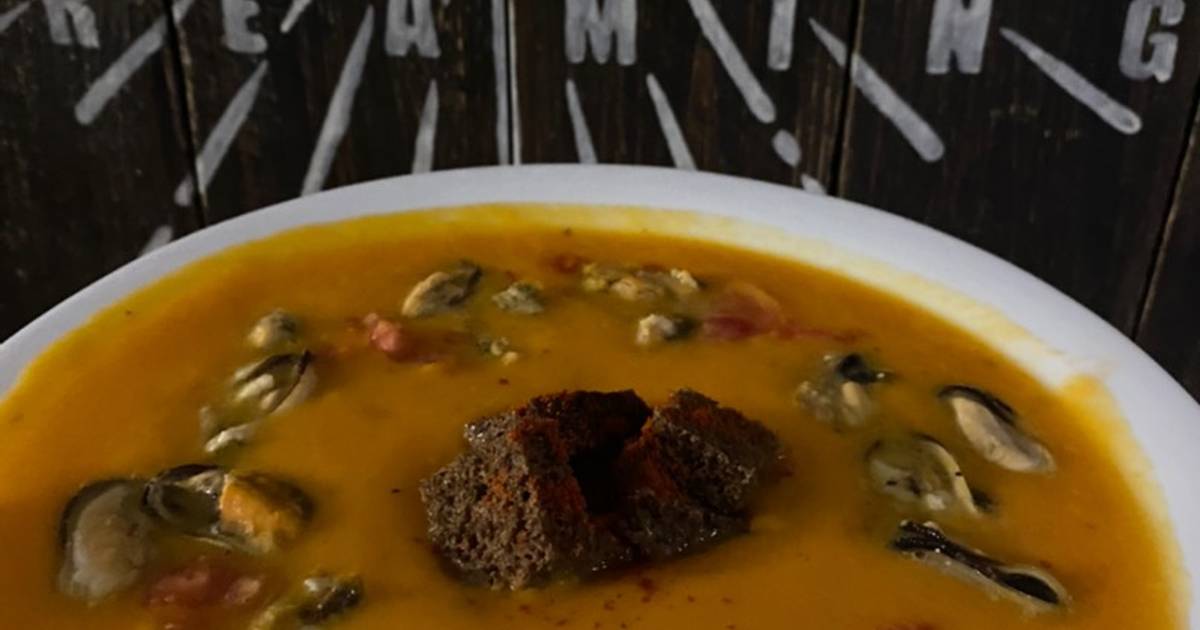 Сливочный суп с рыбой и мидиями: рецепт - Лайфхакер