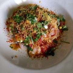 A picture of Aloo tikki chat.