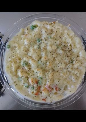 A picture of Baked white sauce pasta.