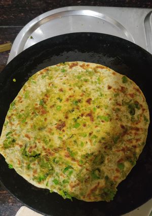मटर के पराठे (matar ke parathe recipe in Hindi) रेसिपी मुख्य फोटो