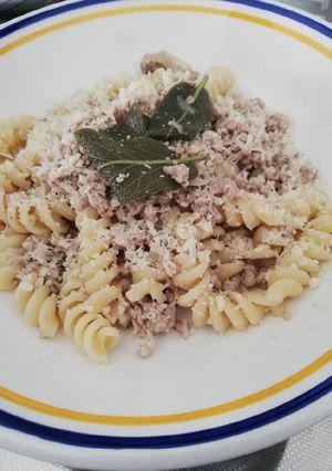 Foto di Fusilli con carne macinata in bianco