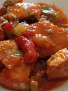 Una foto de Bonito con tomate