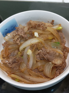 可樂洋蔥炒牛五花 的食譜成品照片