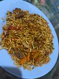 Tallarines con carne pero con ramen instantáneo