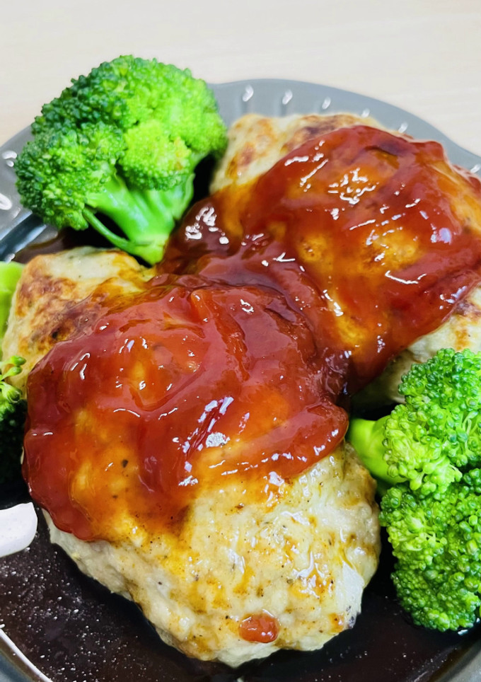 日式漢堡排｜過熱水蒸氣烤箱微波爐 的食譜成品照片