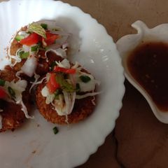 A picture of Aloo tikki chaat.