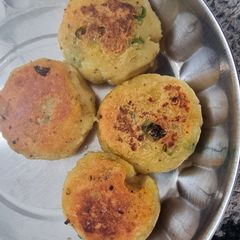 A picture of Aloo Tikki.