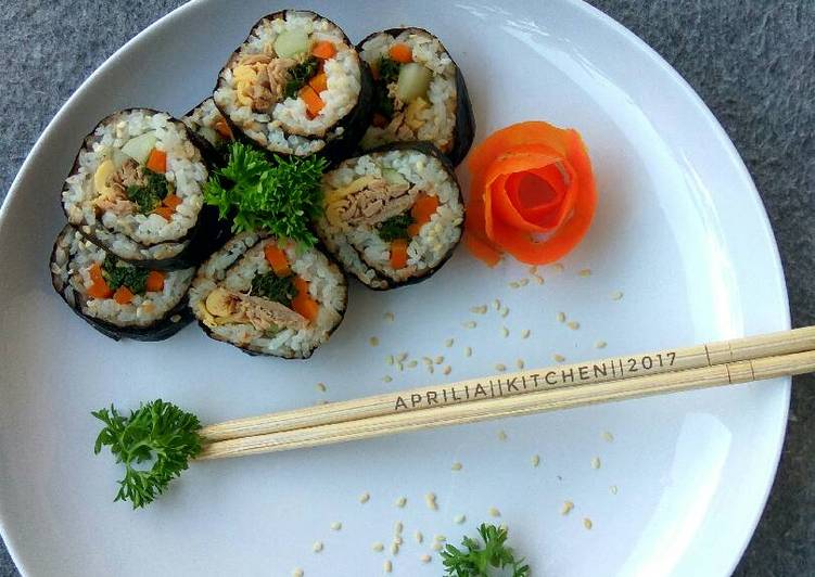 Kimbap (korean food)