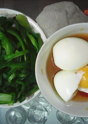 Hình của món Cải luộc chấm trứng.