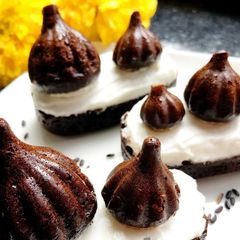 A picture of Chocolate Modak.