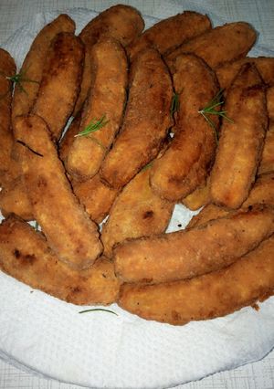 A picture of Deep fried green bananas.