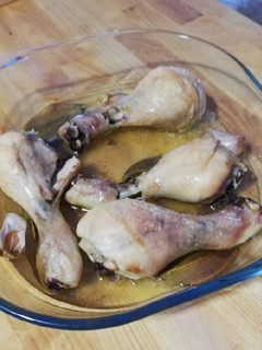 Una foto de Muslitos de pollo al horno