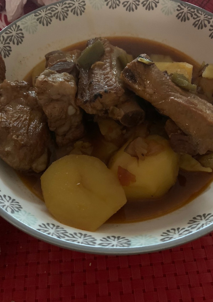 Una foto de Patatas guisadas con costillas