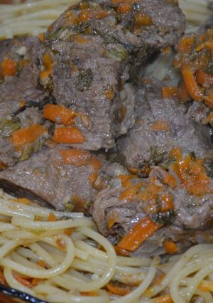 Una foto de Espagueti con carne a la olla