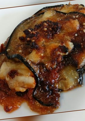 A picture of Tortino di melanzana, mozzarella e pomodori secchi.
