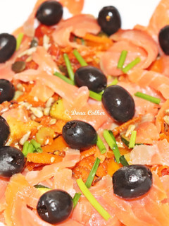 Foto de Salmão fumado com legumes salteados