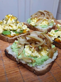 Una foto de Avocado toast (almuerzo saludable) 🥪